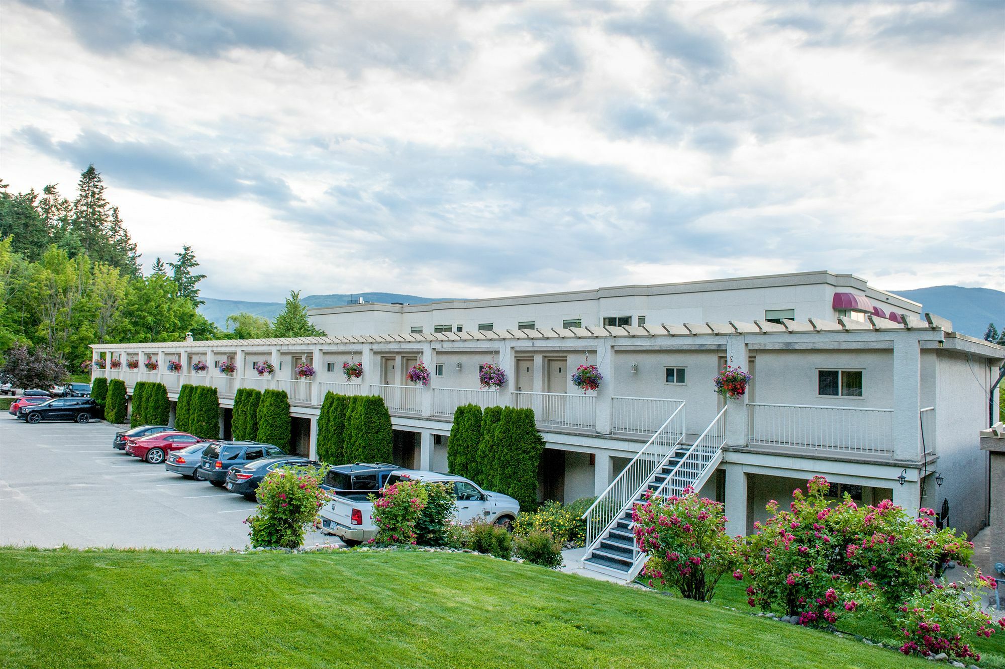 Hilltop Inn - Salmon Arm Exterior foto