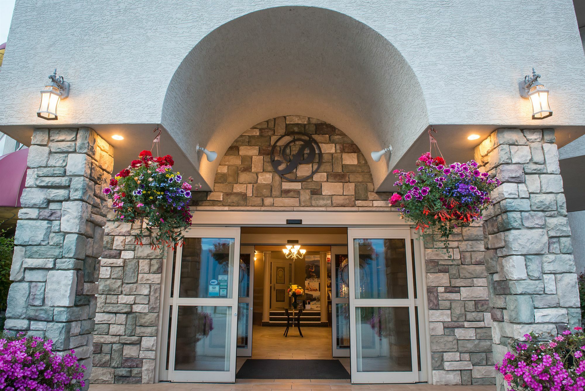 Hilltop Inn - Salmon Arm Exterior foto