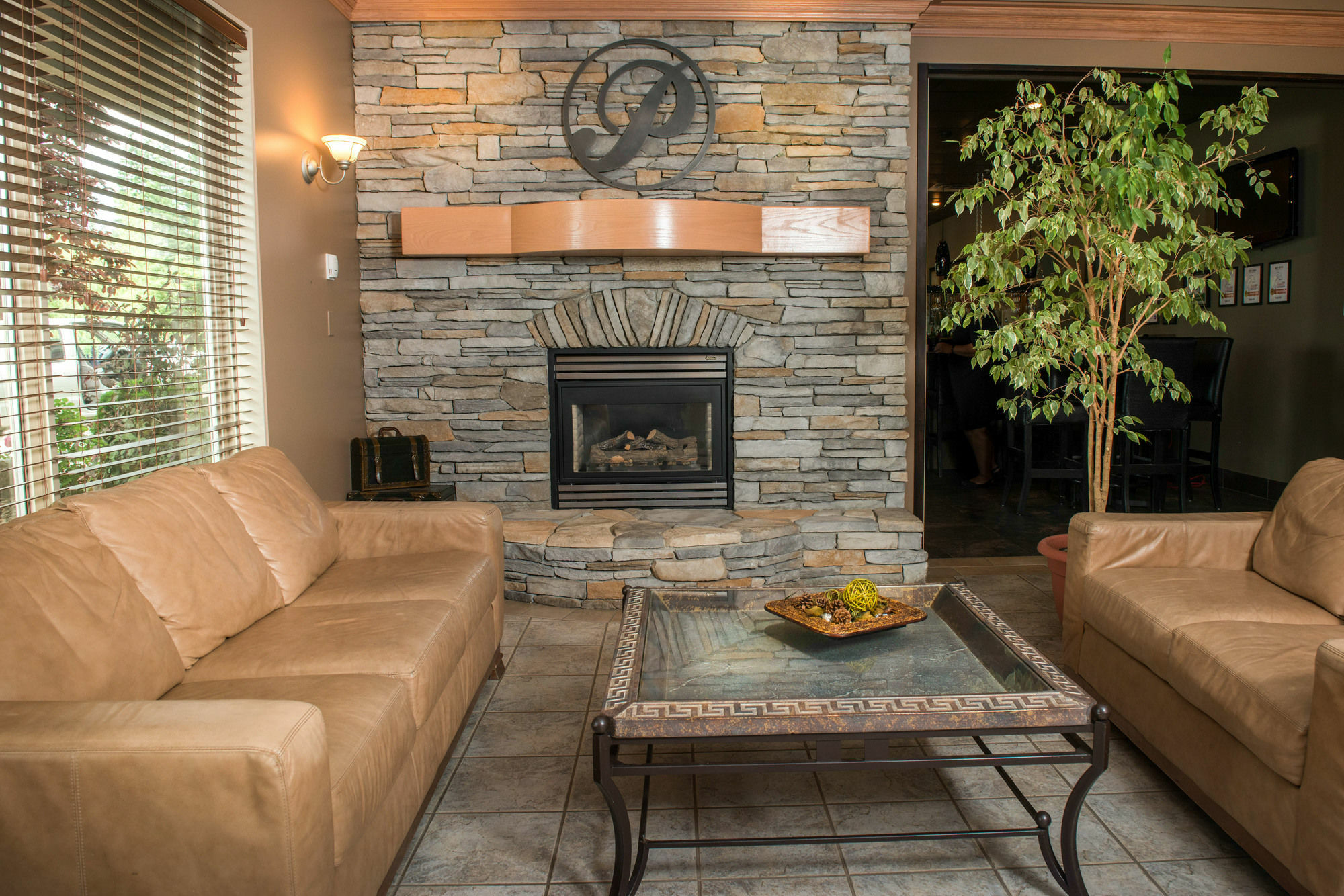 Hilltop Inn - Salmon Arm Exterior foto