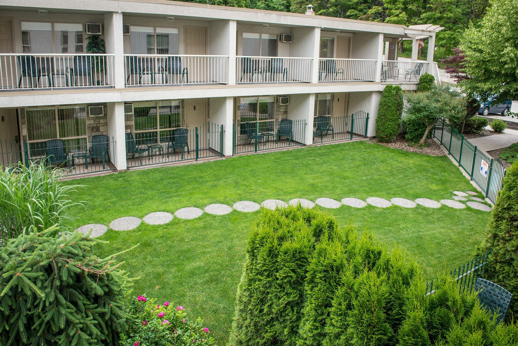 Hilltop Inn - Salmon Arm Exterior foto