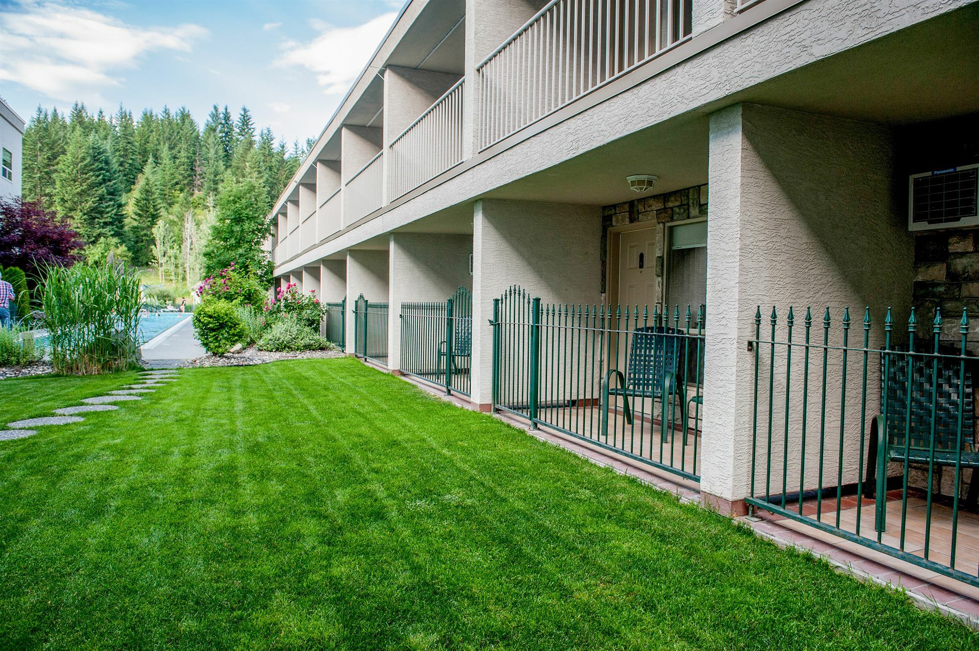Hilltop Inn - Salmon Arm Exterior foto