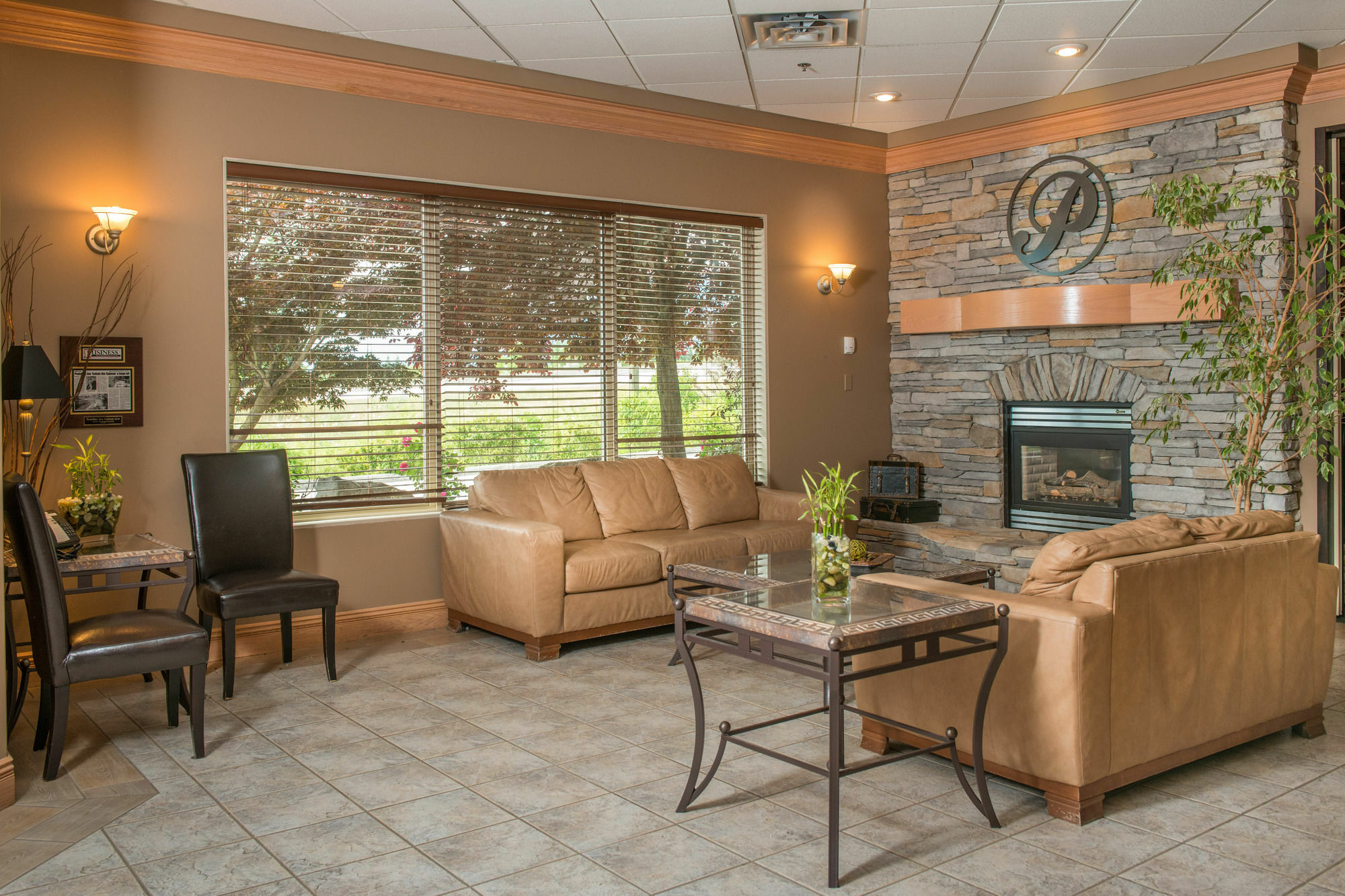 Hilltop Inn - Salmon Arm Exterior foto